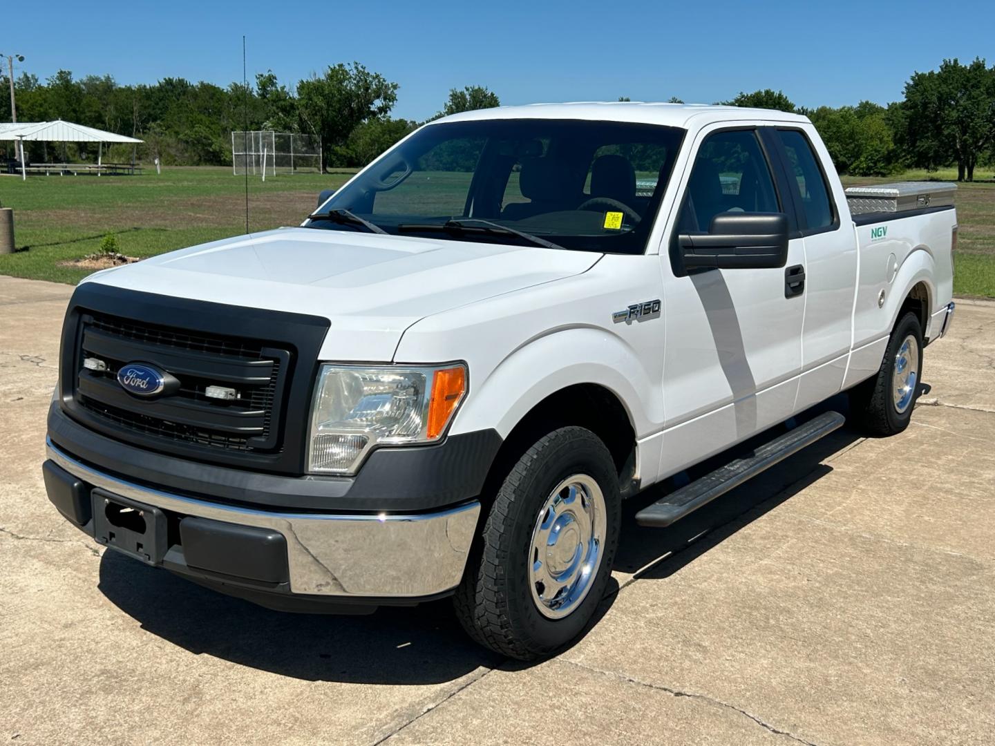 2014 White /Gray Ford F-150 XL SuperCab 6.5-ft. Bed 2WD (1FTEX1CM8EK) with an 3.7L V6 DOHC 24V engine, 6-Speed Automatic transmission, located at 17760 Hwy 62, Morris, OK, 74445, (918) 733-4887, 35.609104, -95.877060 - 2014 FORD F-150 XL SUPERCAB 6.5-ft. BED 2WD 3.7L V6 FEATURES KEYLESS REMOTE ENTRY, POWER LOCKS, POWER WINDOWS, AM/FM STEREO, TOUCH SCREEN, AUXILLARY PORT, HANDS-FREE BLUETOOTH CALLING, CRUISE CONTROL, TRACTION CONTROL, MULTI-FUNCTIONING STEERING WHEEL CONTROLS, BACKUP CAMERA. EQUIPPED WITH A BI-FUEL - Photo#0